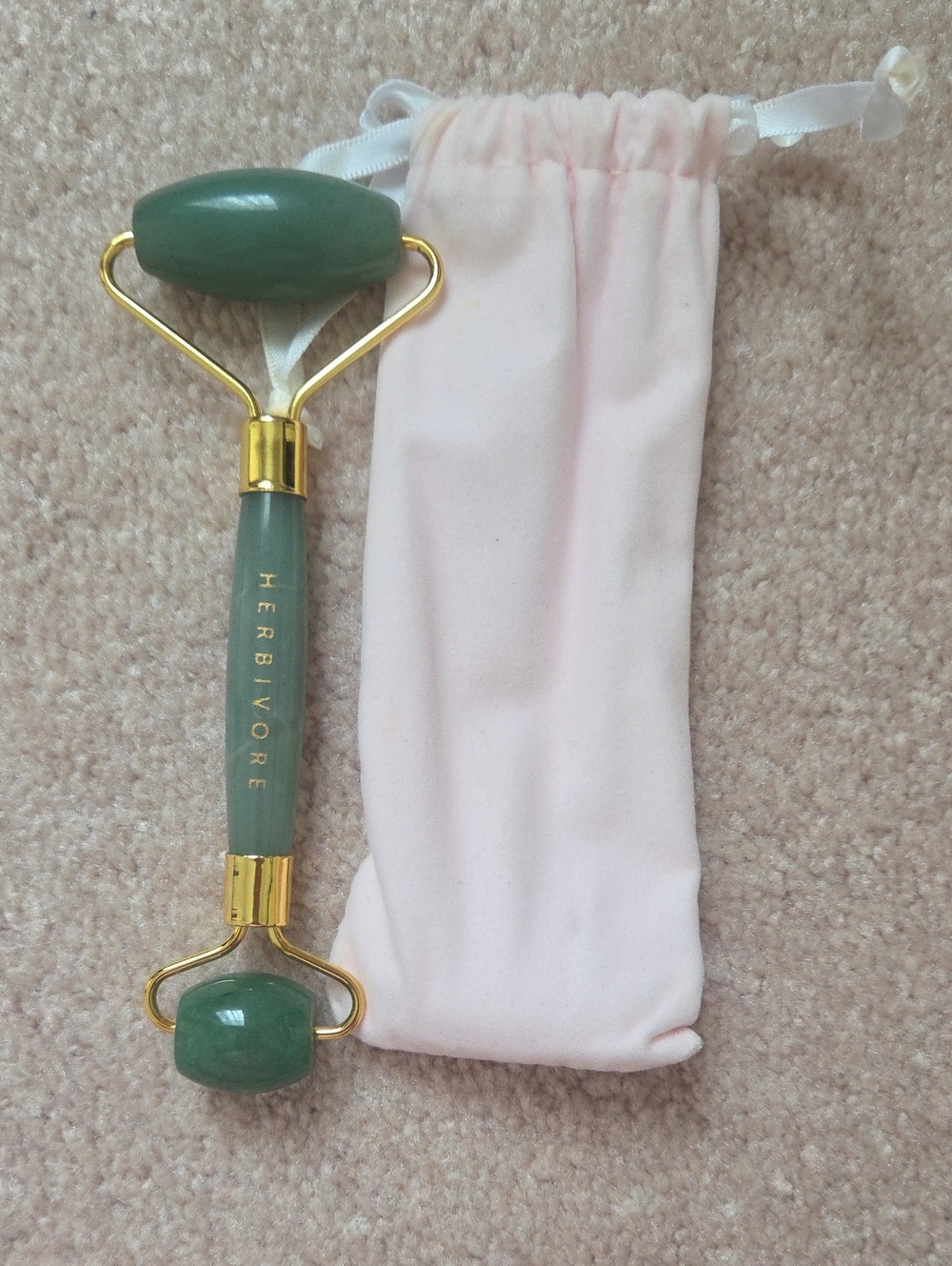 Herbivore Botanicals Green Jade Facial Roller with Pink Pouch